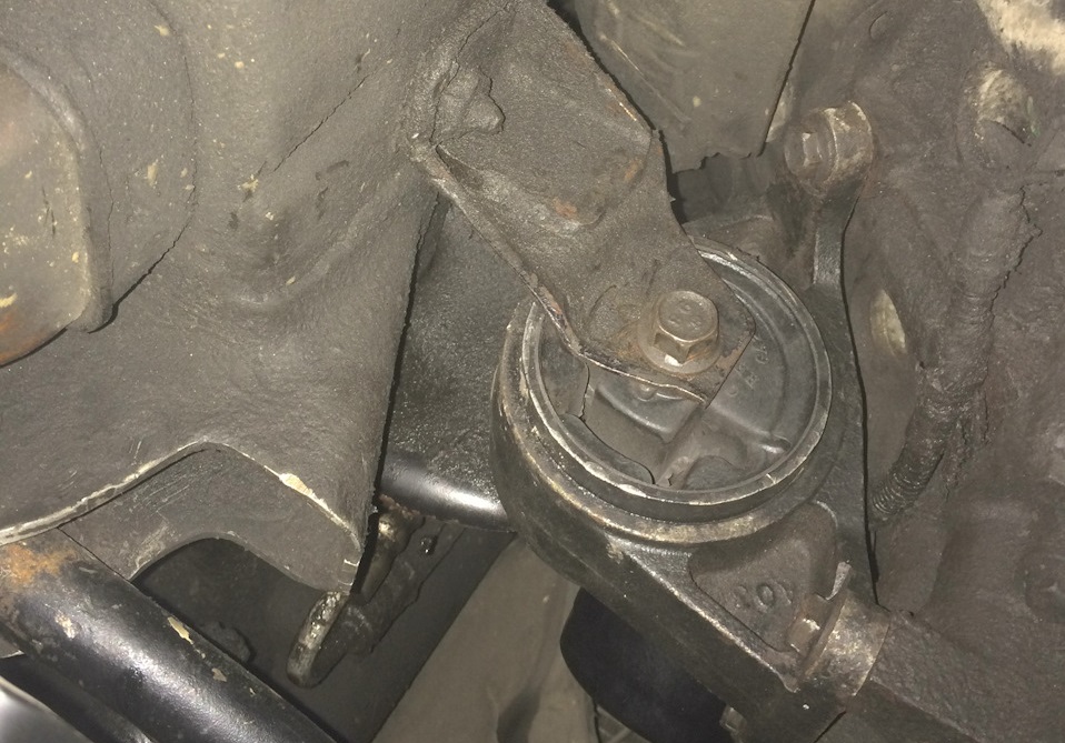Подушка, опора Jeep Grand Cherokee WJ. Подушка, опора Джип Гранд Чероки WJ Подушка, опора Jeep Grand Cherokee WJ. Подушка, опора Джип Гранд Чероки WJ
