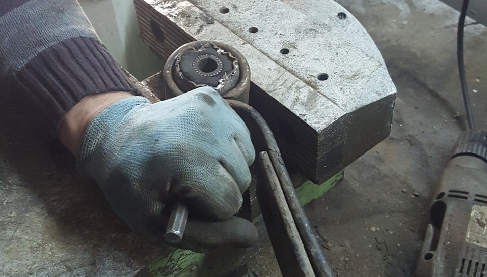 Сайлентблоки рессоры Hummer H3.jpg Сайлентблоки рессоры Hummer H3.jpg