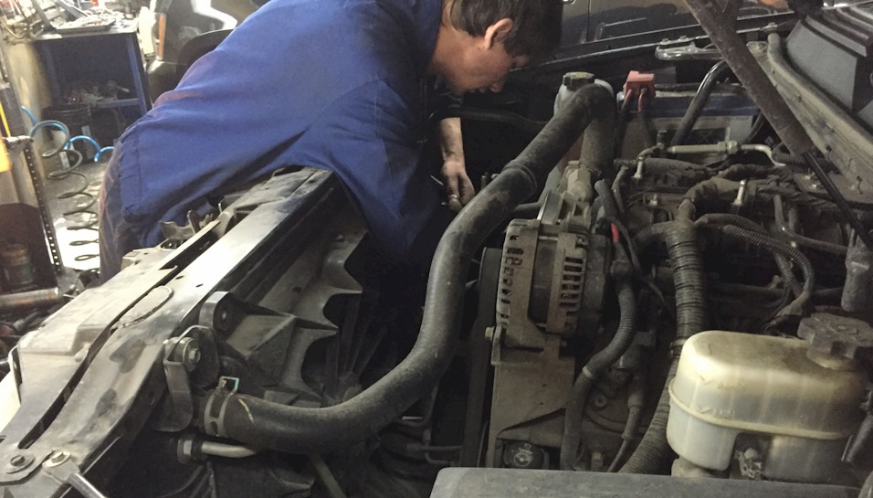 Патрубок радиатора Cadillac Escalade, Chevrolet Avalanche, Chevrolet Suburban, Chevrolet Tahoe, GMC Yukon.jpg Патрубок радиатора Cadillac Escalade, Chevrolet Avalanche, Chevrolet Suburban, Chevrolet Tahoe, GMC Yukon.jpg
