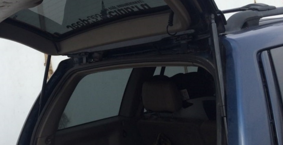 Амортизатор багажника Jeep Grand Cherokee WJ. Амортизатор багажника Джип Гранд Чероки WJ Амортизатор багажника Jeep Grand Cherokee WJ. Амортизатор багажника Джип Гранд Чероки WJ