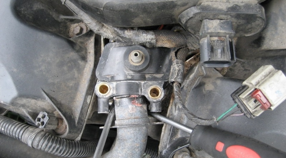 Корпус прокачного штуцера Додж Стратус. Корпус прокачного штуцера Dodge Stratus Корпус прокачного штуцера Додж Стратус. Корпус прокачного штуцера Dodge Stratus