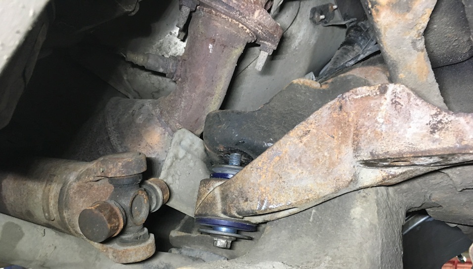 Кронштейн переднего моста Cadillac Escalade, Chevrolet Avalanche, Chevrolet Suburban, Chevrolet Tahoe, GMC Yukon.jpg Кронштейн переднего моста Cadillac Escalade, Chevrolet Avalanche, Chevrolet Suburban, Chevrolet Tahoe, GMC Yukon.jpg