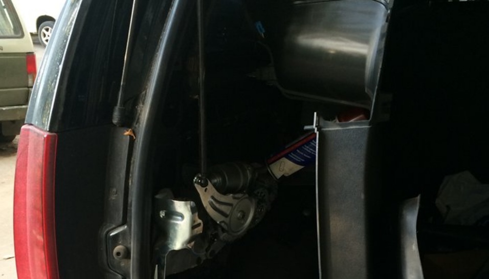 Амортизатор багажника Cadillac Escalade, Chevrolet Avalanche, Chevrolet Suburban, Chevrolet Tahoe, GMC Yukon.jpg Амортизатор багажника Cadillac Escalade, Chevrolet Avalanche, Chevrolet Suburban, Chevrolet Tahoe, GMC Yukon.jpg